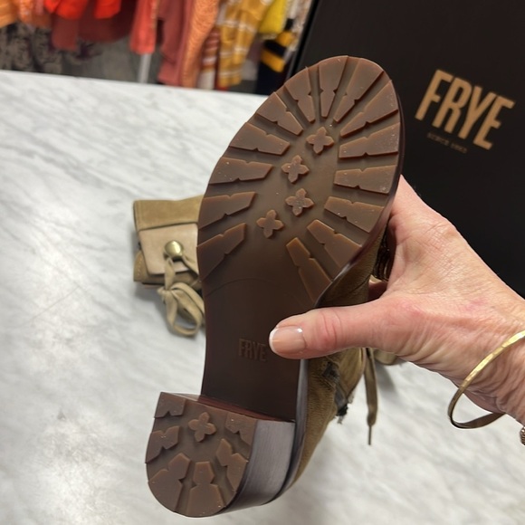 NIB Frye Danica Lug Combat Peep Toe Heeled Lace UP Bootie Size 6.5 in Sand Suede - Picture 10 of 12